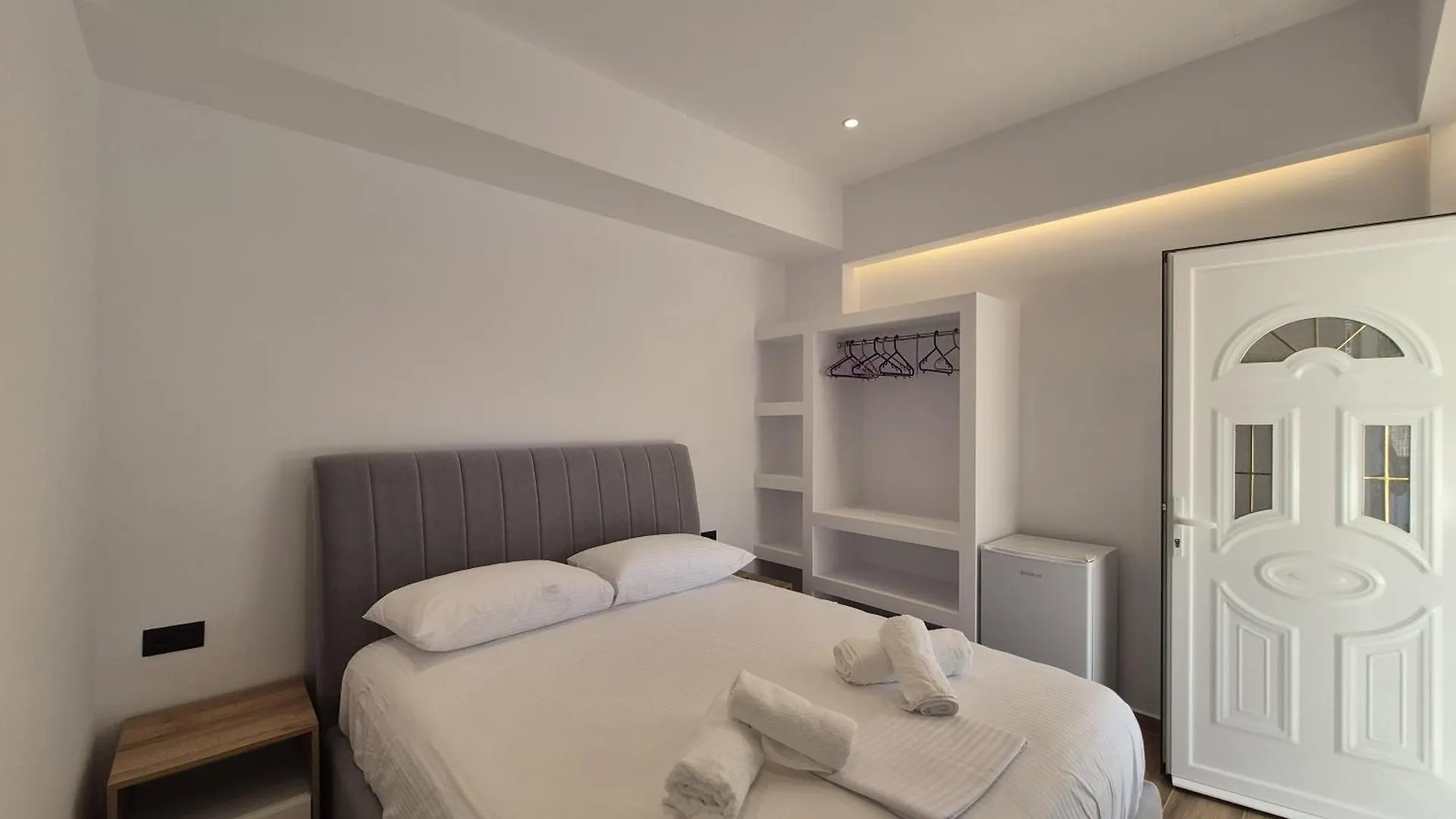 Cozy White House - Near Beach كساميل 0*,  ألبانيا