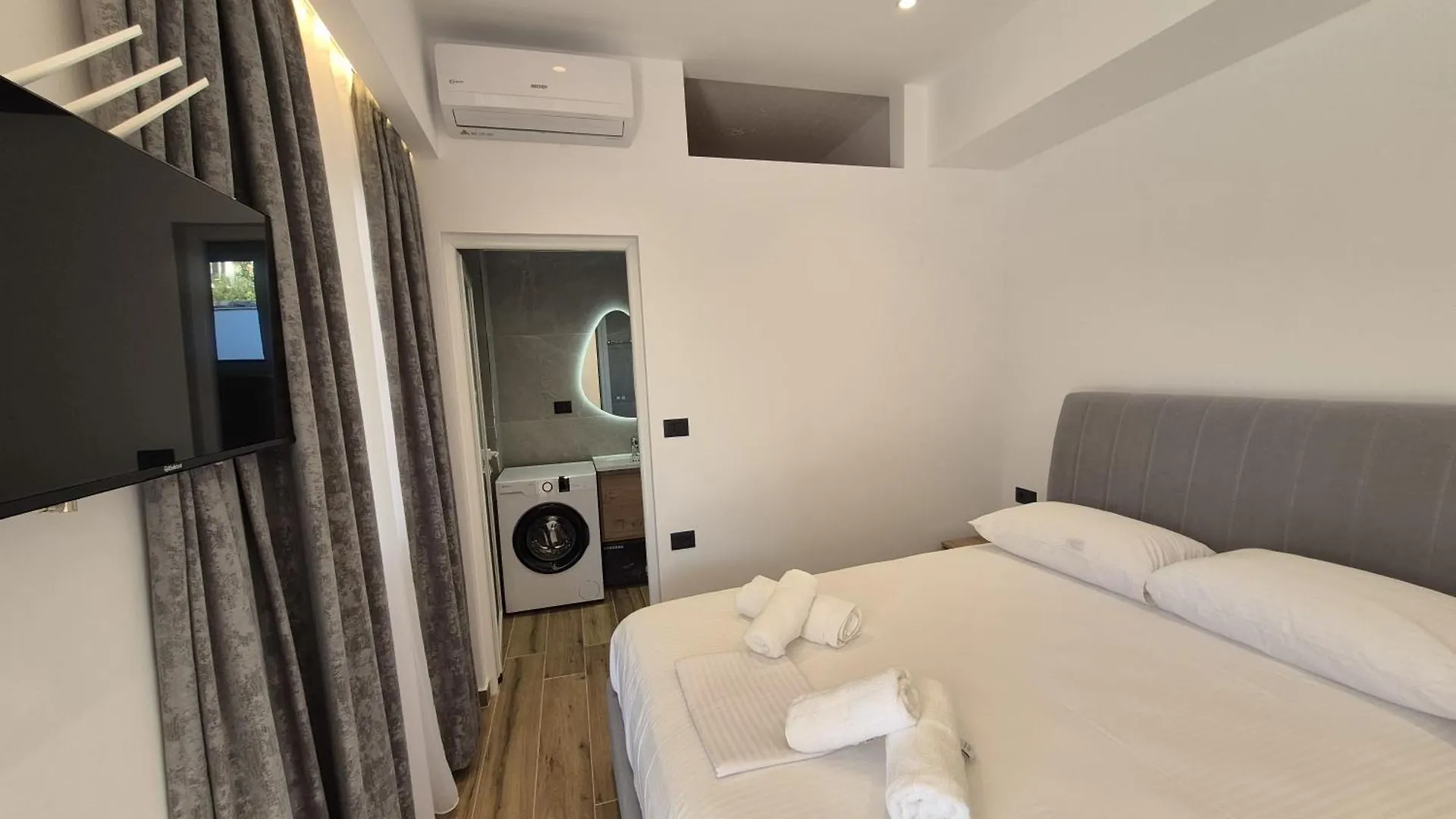 Cozy White House - Near Beach كساميل شقة