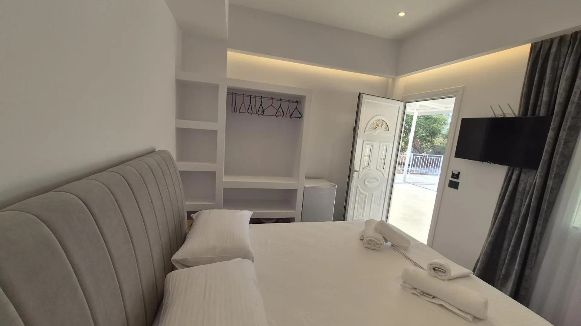 Cozy White House - Near Beach كساميل